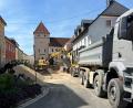 Bild: Stefanie Gradl
Am Marktplatz und in der Herrengasse wurde je ein Abwasserkanal auf jeder Häuserseite neu verlegt. In Schlicht wurden Kanalsanierungen in der St. Georg-Straße und der Wiedemann-Straße umgesetzt.