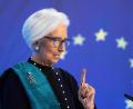 Bild: Boris Roessler/dpa
Hält die Notenbank seit Monaten auf unverändertem Kurs: EZB-Präsidentin Christine Lagarde.