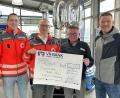 Bild: Andreas Royer
Übergabe des symbolischen Spendenschecks an die BRK-Bereitschaft Sulzbach-Rosenberg im Autohaus Auers mit (von links) Tobias Schmidt, Beauftragter für Öffentlichkeitsarbeit, Bereitschaftsleiter Alexander Bollow sowie die Geschäftsführer des Autohauses, Winfried Auers und Alexander Rall.
