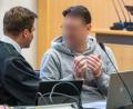 Bild: Armin Weigel/dpa
Für den Mord an seinem Onkel ist ein Mann vor dem Landgericht Regensburg zu lebenslanger Haft verurteilt worden. (Archivbild)