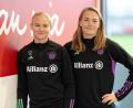 Bild: Lukas Barth/dpa
Pernille Harder (l) und Magdalena Eriksson bleiben beim FC Bayern. (Archivbild)