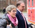 Bild: Sebastian Christoph Gollnow/dpa
Kramp-Karrenbauer setzt sich gegen Krings durch.