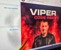Screenshot: Hösamer
Auf sozialen Netzwerken wirbt ein 45-Jähriger für ein angebliches Filmprojekt im Landkreis Schwandorf unter dem Titel "Viper - Code Red". Einer der Drehorte: Schönsee. Der Screenshot wurde verfremdet, das vom Bildschirm abfotografierte Foto zeigt den angeblichen "Hauptdarsteller" und Drehbuchautor.