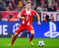 Bild: Tom Weller/dpa
Der Fuß schmerzt zu sehr: Joshua Kimmich fehlt dem FC Bayern zum Jahresabschluss. (Archivbild)