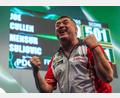 Bild: Bradley Collyer/PA Wire/dpa
Trotz der Anfeindungen durch den Gegner: Der für die Dartfreunde Eslarn spielende Mensur Suljovic freut sich über den Drittrundeneinzug bei der Darts-WM.