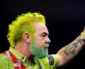 Bild: John Walton/PA Wire/dpa
Einzigartiger Auftritt: Der zweimalige Weltmeister Peter Wright. (Archivbild)