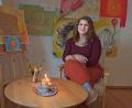 Bild: Jessica Fechner
Stephanie Meiler im "Zitronenatelier" in Weiden: Dort, wo Farben und Gefühle Raum bekommen.