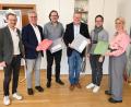 Bild: Simon Hauck, Stadt Amberg
Große Freude herrschte unter den Anwesenden im Zuge der termingerechten Einreichung des Bauantrags für das neue Bürgerspitalareal im Büro des Oberbürgermeisters.