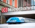 Symbolbild: Matthias Balk/dpa
Als die Polizeibeamten am Münchner Hauptbahnhof eintreffen, hat der 27-Jährige die Gleise bereits verlassen.
