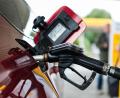 Symbolbild: Christophe Gateau/dpa
Für knapp 1000 Euro zapfte ein 24-Jähriger an einer Edelsfelder Tankstelle Diesel. Nun gibt es viele offene Fragen. Zum Beispiel: Wie kam der junge Lkw-Fahrer an die Tankkarte eines Amberg-Sulzbacher Unternehmens, mit dem er gar nichts zu tun hat?