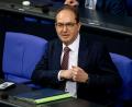 Bild: Fabian Sommer/dpa
Bundesinnenminister Alexander Dobrindt (CSU) plädiert für härtere Strafen. (Archivbild)