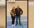 Bild: Familie Schönberger
Die beiden trauen sich: Martin Schönberger machte seiner Lebensgefährtin Stephanie beim Hallenturnier der SpVgg SV Weiden einen Heiratsantrag.