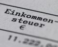 Bild: Robert Michael/dpa
Über 80 Prozent der deutschen Unternehmen finden laut einer Befragung des Ifo-Instituts im Auftrag der Stiftung Familienunternehmen auch die Steuern für ihre Arbeitnehmer zu hoch. (Symbolbild)