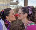 Bild: Rebecca Fogle
Julia Jakuttis alias Rosa Würschtl und Judith Gleixner als Coco Schlupfhupf von den Gute-Laune-Clowns haben es sich zur Aufgabe gemacht, anderen eine Freude zu bereiten.
