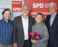 Bild: Günther Amann
Daniel Reichenberger (Ortsvereinsvorsitzender, von links), Norbert Mitlmeier (Bürgermeisterkandidat), Petra Mitlmeier, und Michael Rischke (stellvertretender Landrat).
