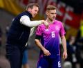 Bild: Tom Weller/dpa
Der Bundestrsainer und sein Kapitän, Julian Nagelsmann (l) und Joshua Kimmich (r). (Archivbild)