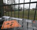 Bild: Michael Bahlo/dpa
Ein zwölfjähriger Junge ist in Potsdam auf einem Sportplatz vermutlich durch einen Kugelbomben-Blindgänger schwer verletzt worden.