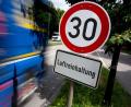 Bild: Sven Hoppe/dpa
Wegen zu hoher Stickstoffdioxidwerte dürfen Autos an der Landshuter Alle nicht schneller als 30 Kilometer pro Stunde fahren. (Symbolbild)