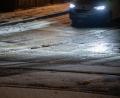 Bild: Harald Tittel/dpa
Autofahrer aufgepasst: Schnee und Glätte behindern den Verkehr.