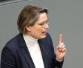 Bild: Michael Kappeler/dpa
„Brauchen Straftatbestände, die das Problem der digitalen Bildmanipulationen gezielt adressieren“: Bundesjustizministerin Hubig. (Archivbild)