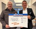 Bild: Sparda-Bank Ostbayern eG/Gerd Baumann
2.000 Euro für die Kinderkrebshilfe Oberpfalz Nord e.V.: Patrick Ziegeler (rechts) übergibt den Spendenscheck an Herbert Putzer (links).