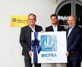 Bild: fph
Die Stella-Gruppe hat die Wefra-Werke übernommen. Auf dem Bild (von links): die Stella-Geschäftsleiter Flavio und Leopold Herrmann sowie Wefra-Geschäftsführer Axel Zuleeg.
