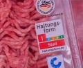 Bild: Rolf Vennenbernd/dpa
Der Anteil von Fleisch aus der untersten Haltungsstufe nimmt ab. (Archivbild)