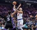 Bild: Sara Nevis/AP/dpa
Die Sacramento Kings konnten die in dieser Saison so starken New York Knicks um Josh Hart (r) stoppen.