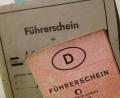 Archivbild: as
Alle alten Führerscheine sollen bis 2033 aus dem Verkehr gezogen werden. Dann gilt EU-weit das fälschungssicherere Scheckkartenformat.