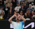 Bild: Asanka Brendon Ratnayake/AP/dpa
Die Reise von Stan Wawrinka bei den Australian Open geht weiter.