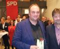 Bild: Hirsch
Stadtverbandsvorsitzender Josef Damm (rechts) bedankte sich beim SPD-Landesvorsitzenden Sebastian Roloff (links) mit einem Geschenk. Die SPD hatte Ehrenamtliche zu einem Enpfang in die Spitalkirche eingeladen.
