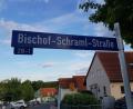 Bild: Benkhardt
Bei der Bischof-Schraml-Straße hatte man es versäumt, sie für den öffentlichen Verkehr zu widmen. Die Anwohner wären damit zum Beispiel rechtlich gar nicht verpflichtet gewesen, vor den Häusern Winterdienst zu leisten.