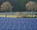 Symbolbild: Marcus Brandt/dpa
Weil die notwendigen Baugrundgutachten für den Sonnenpark „Falkenberg Thann“ bislang fehlen, mussten die vor mehreren Monaten getroffenen Entscheidungen aufgehoben werden.