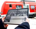 Bild: Sven Hoppe/dpa
In München können Triebfahrzeugführer ihre Bahnen auf dem Werksgelände testweise per Fernsteuerung rangieren.