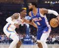 Bild: Nate Billings/AP/dpa
Die Philadelphia 76ers müssen länger auf Paul George (r) verzichten. (Archivbild)