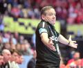 Bild: Sina Schuldt/dpa
Die EM-Party fällt für Bundestrainer Alfred Gislason und die deutschen Handballer vorerst aus.