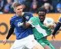 Bild: Daniel Bockwoldt/dpa
Zweikampf zwischen Marko Ivezic (l, Holstein Kiel) und Noel Futkeu (SpVgg Greuther Fürth).