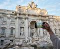 Bild: Andrew Medichini/AP/dpa
Der Besuch des Trevi-Brunnens kostet Touristen künftig zwei Euro. (Archivbild)