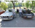 Bild: gz
Zwei Mitglieder der Oldtimerfreunde Lukahammer mit ihren Schätzen: Erhard Wittmann mit seinem BMW Coupé (Baujahr 1984) und Dieter Siegler mit seinem amerikanischen Chrysler Le Baron von 1991.