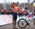 Bild: David Pintens/belga/dpa
Mathieu van der Poel ist alleiniger Rekordweltmeister. (Archivbild)