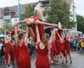 Bild: wro
Ein Spektakel in Rot: Der Auftritt der Tanzgruppe „Temptation“ war nur einer von mehreren, die der Turnerbund Jahn (TB) für den offiziellen Start des Bürgerfestes am Samstag vorbereitet hatte.