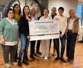 Bild: Sandra Dietl
Manuela Stockner (2. von rechts) überreichte zusammen mit ihren Kolleginnen des Spirit-Teams Katharina Ferstl, Sandra Götz, Marion Götz (2. von links bis 4. von links), Helene Herich (4. von rechts) und Gisela Willjung (rechts) die Rekordspende in Höhe von 18 000 Euro an das Kinderpalliativteam Ostbayern im Amberger Klinikum St. Marien. Für die großzügige Spende bedankten sich die Leiterin des Palliativteams Dr. Sonja Gromer (5. von links) sowie die Palliativ-Fachkräfte Jana Fickel (links) und Christine Heimburger (3. von rechts).