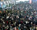 Bild: -/CHINATOPIX/AP/dpa
Auch in diesem Jahr dürfte es wieder voll werden an Chinas Bahnhöfen. (Archivbild)