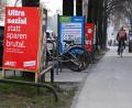 Symbolbild: Sven Hoppe/dpa
Unbekannte Täter haben ein Wahlplakat in Amberg mit schwarzer Farbe beschmiert. Die Polizei ermittelt.