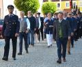 Bild: jr
Beim Festzug am Samstagabend durch die Hauptstraße vom Festplatz aus zur Pfarrkirche Waldeck waren auch (vorne rechts) Schirmherr Leonhard Zintl und Landrat Roland Grillmeier (2. von links) dabei.
