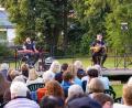 Bild: Karlheinz Budnik
Das Duo "Italiano" begeisterte die Besucher im Pfarrgarten bei der Serenade.