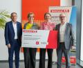 Bild: Jonas Gottsche
Sabine Zeidler und Dr. Stephanie Kuchlbauer (Zweite und Dritte von links) dankten für eine 3000-Euro-Spende der Firma Markgraf, die die Geschäftsführer Liborius Gräßmann (links) und Alexander Kopp überreichten.