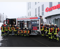 Bild: CeramTec
Die Mitglieder der Werkfeuerwehr der "CeramTec" vor dem neuen Löschfahrzeug.