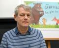 Bild: Henning Kaiser/dpa
Der deutsche Illustrator Axel Scheffler gab dem weltberühmten Monster vor Jahren sein Gesicht. (Archivbild)