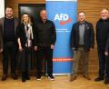 Bild: Hirsch
Wahlkampfauftakt der AfD in Schwandorf (von links): MdB Reinhard Mixl, MdB Marcel Queckemeyer, MdB Carina Schießl, OB-Kandidat Roland Kraus, Landratskandidat Thomas Borcuch, MdB Manfred Schiller und Bürgermeisterkandidat Tobias Gasparin.